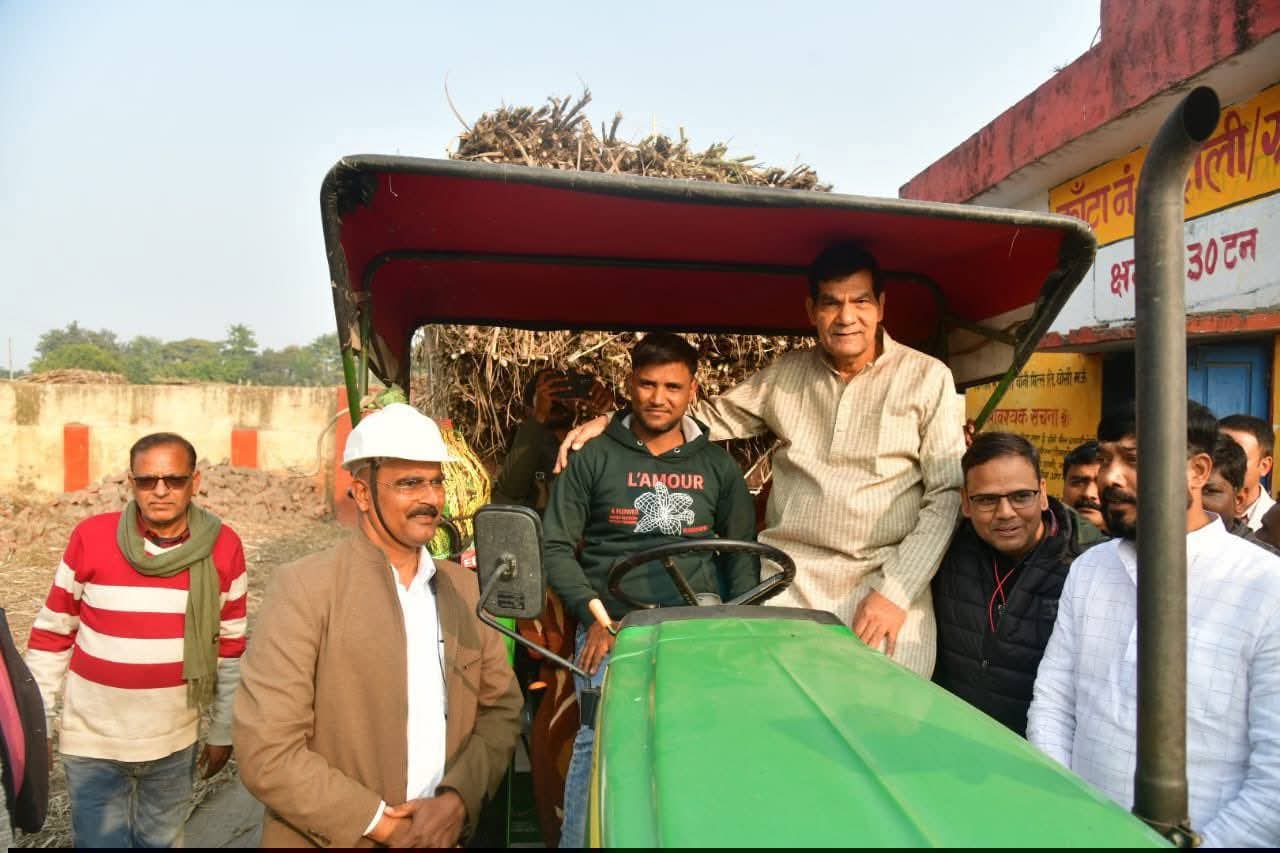 घोसी के किसानों की जीत! अब सठियांव नहीं, घोसी गेट पर ही तुलेगा गन्ना