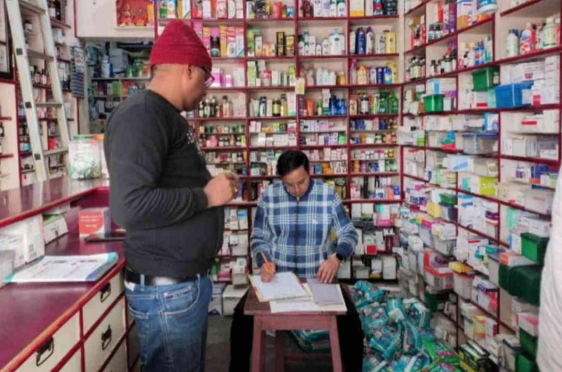 ड्रग विभाग का बड़ा छापा: बजरंग मेडिकल स्टोर में मिलीं नशीली दवाएं! बिना पर्ची बिक्री पर प्रशासन सख्त