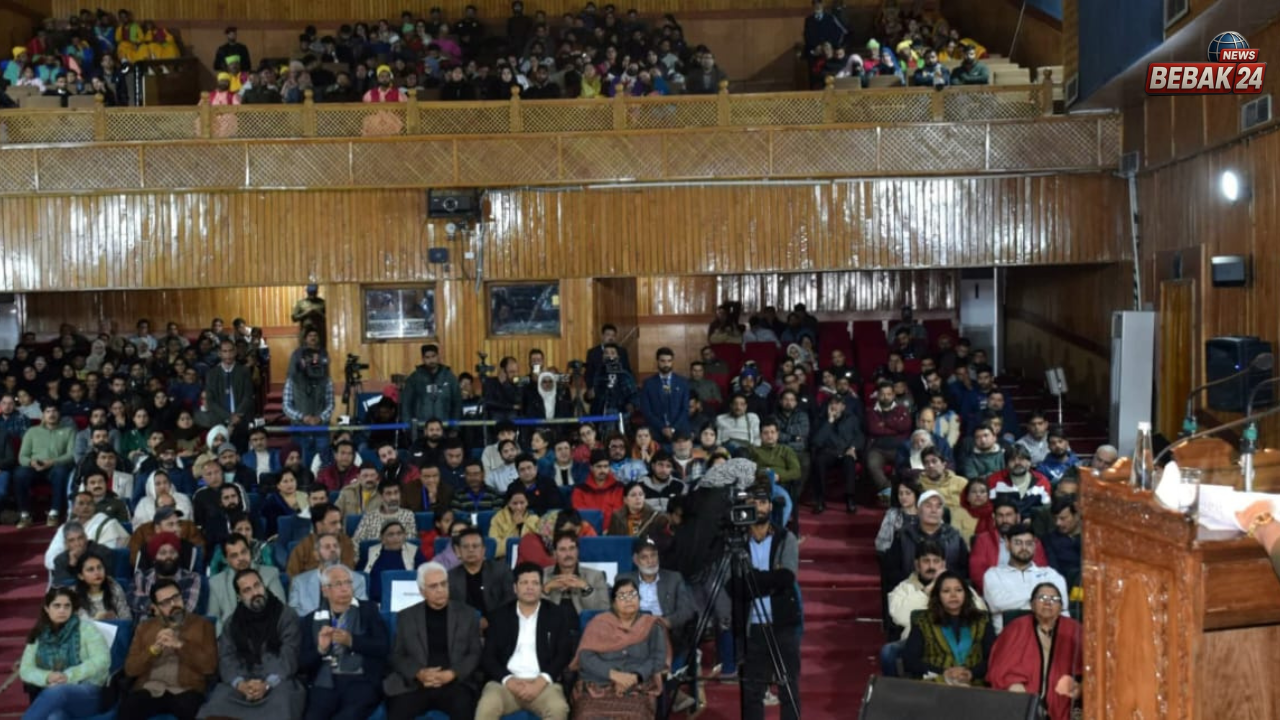 आतंक के पीड़ितों की गाथा दिखाएं फिल्मकार: उपराज्यपाल ने श्रीनगर अंतर्राष्ट्रीय फिल्म समारोह का किया उद्घाटन