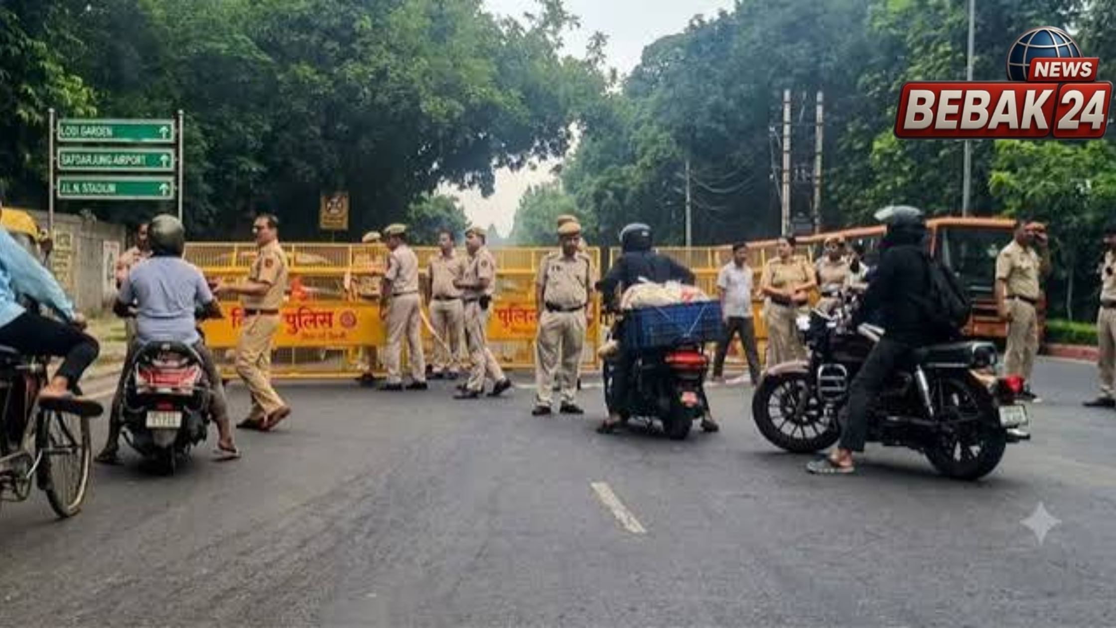 दिल्ली की सीमाओं पर नाकेबंदी, बैरिकेडिंग से लंबा जाम; कई मार्ग बंद