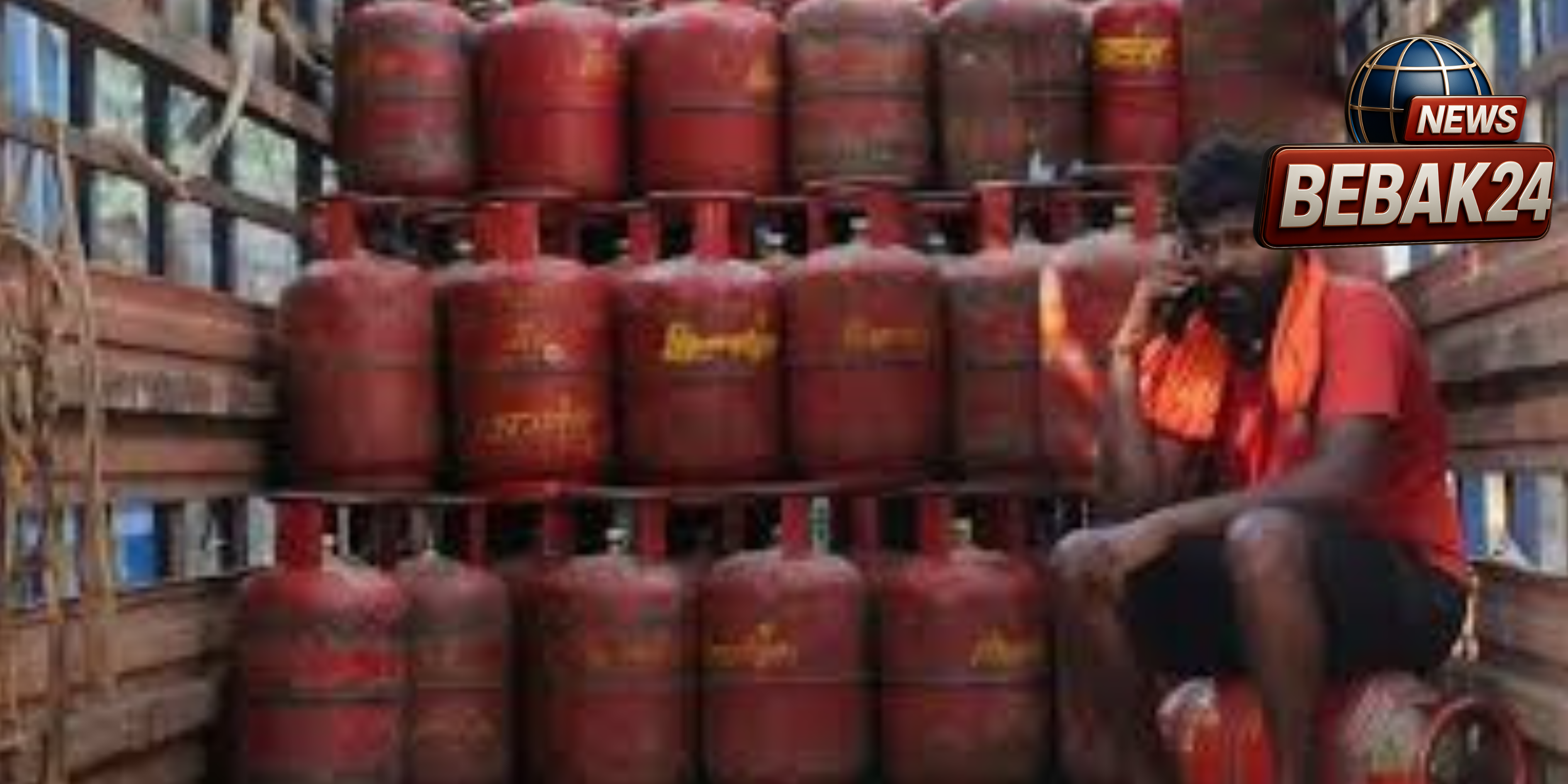 ईंधन संकट पर सरकार का बड़ा बयान: "भारत के पास पर्याप्त भंडार, घबराने की जरूरत नहीं"; पेट्रोल-डीजल पर टैक्स घटा, निर्यात पर सख्ती