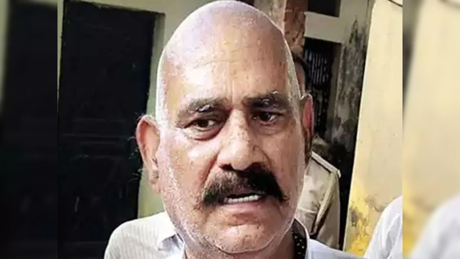 पूर्व विधायक विजय मिश्र के 'साम्राज्य' पर एक और कानूनी प्रहार, परिवार समेत मिली जेल की सजा!