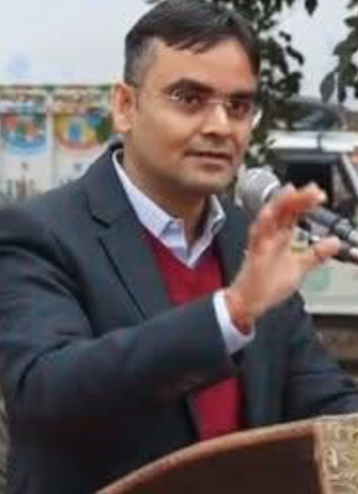 कलेक्ट्रेट में 'पावर पैक्ड' बैठक: वकीलों के तेवर और डीएम का एक्शन! कचहरी से तहसील तक सुधार का 'ब्लूप्रिंट' तैयार