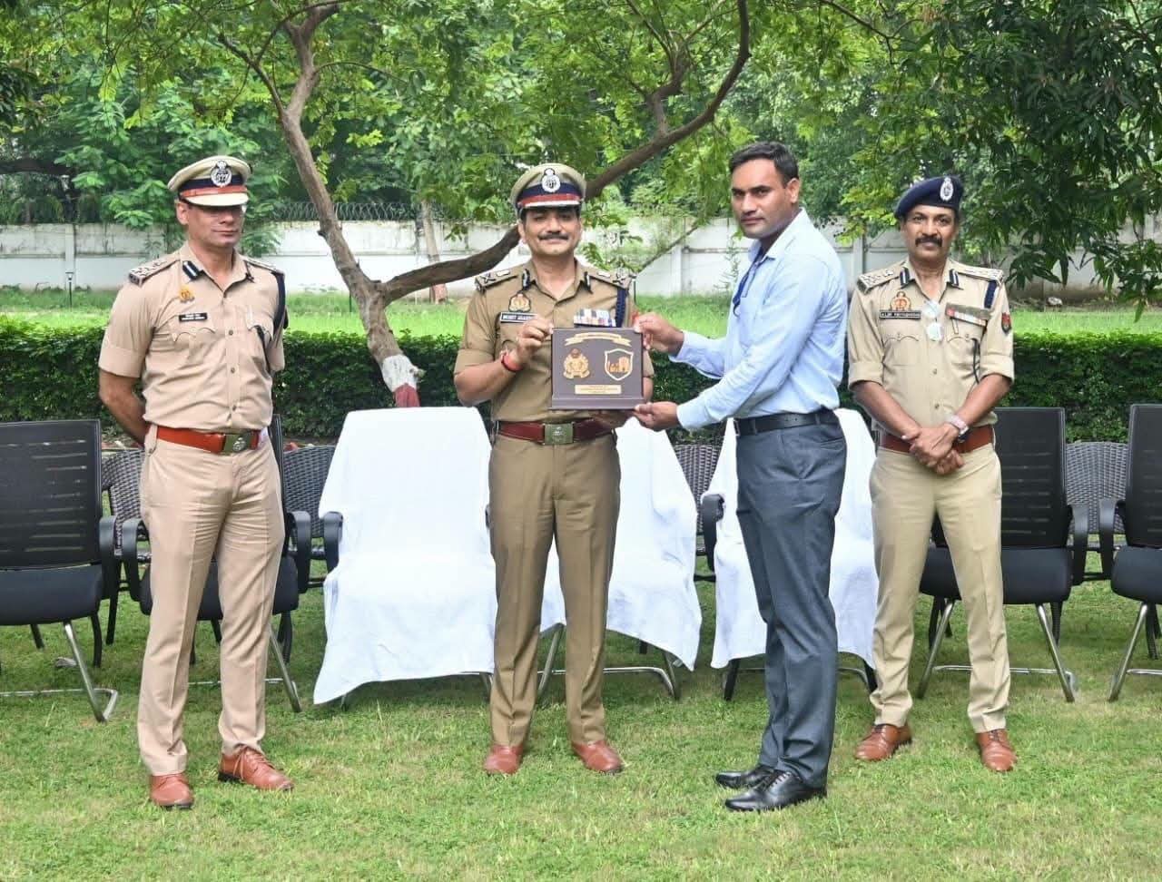 प्रशिक्षण से गढ़ी जाती है ख़ाकी की साख: वाराणसी पुलिस कमिश्नर ने 21 IPS प्रोबेशनर्स को दिया कामयाबी का मूलमंत्र