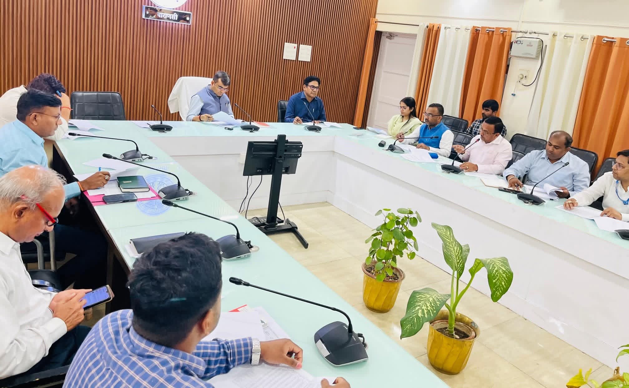 योजनाओं की रफ्तार में 'टशन', DM का बैंकर्स को कड़ा फरमान&mdash; "फाइलें नहीं, अब नतीजे चाहिए!"