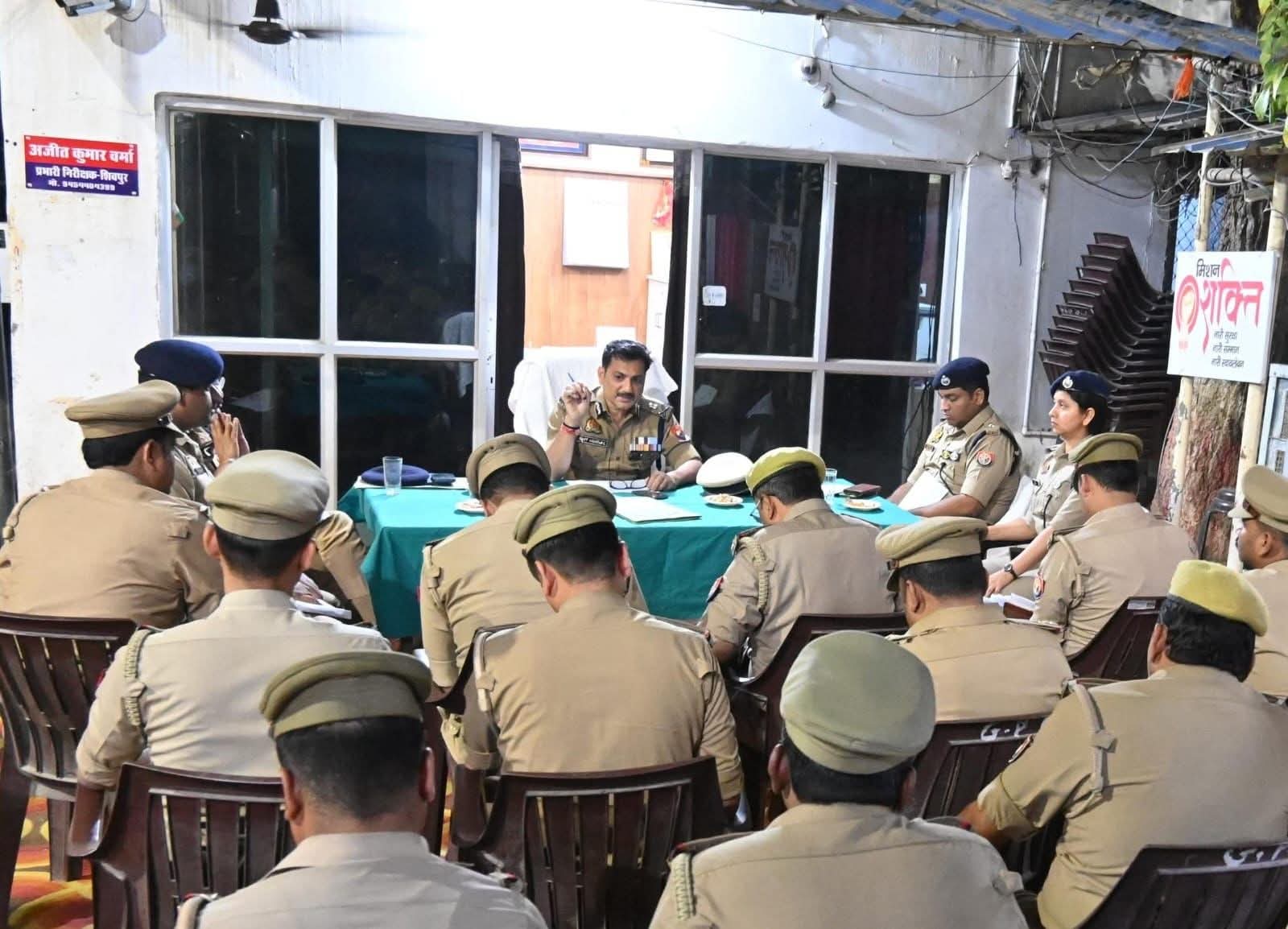 वाराणसी पुलिस में खलबली: निकम्मेपन पर कमिश्नर का हंटर, 12 दरोगा नापे गए!