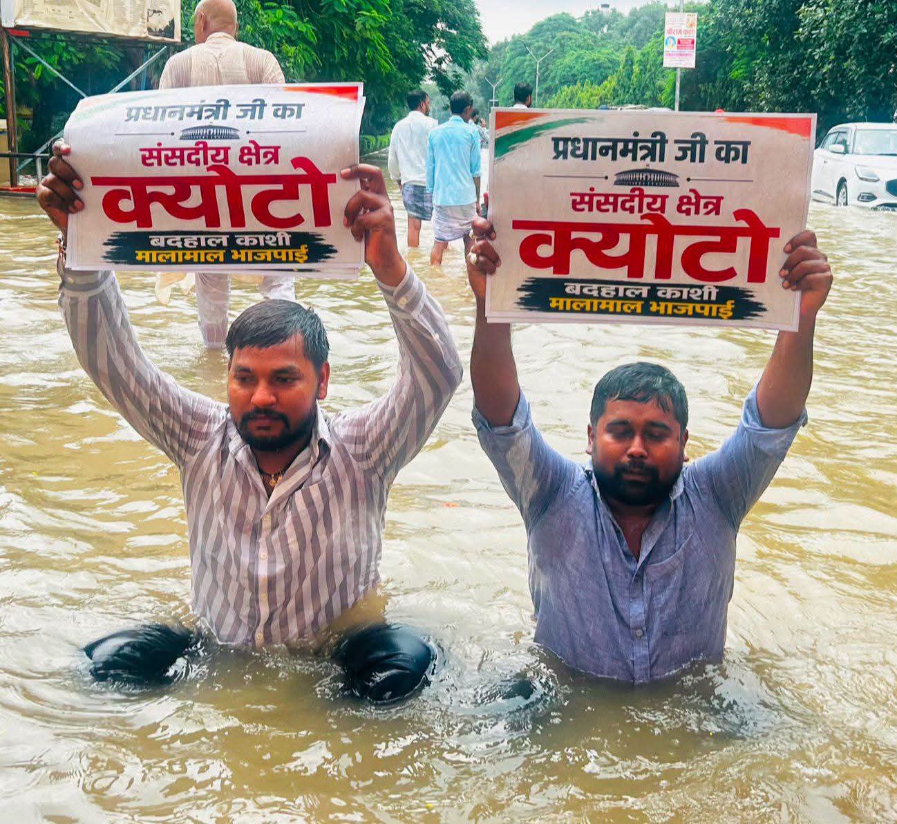 पानी-पानी हुई 'काशी', दावों की धुल गई रंगत: BHU अस्पताल में घुसा पानी, सड़कों पर घुटन झेलने को मजबूर जनता!