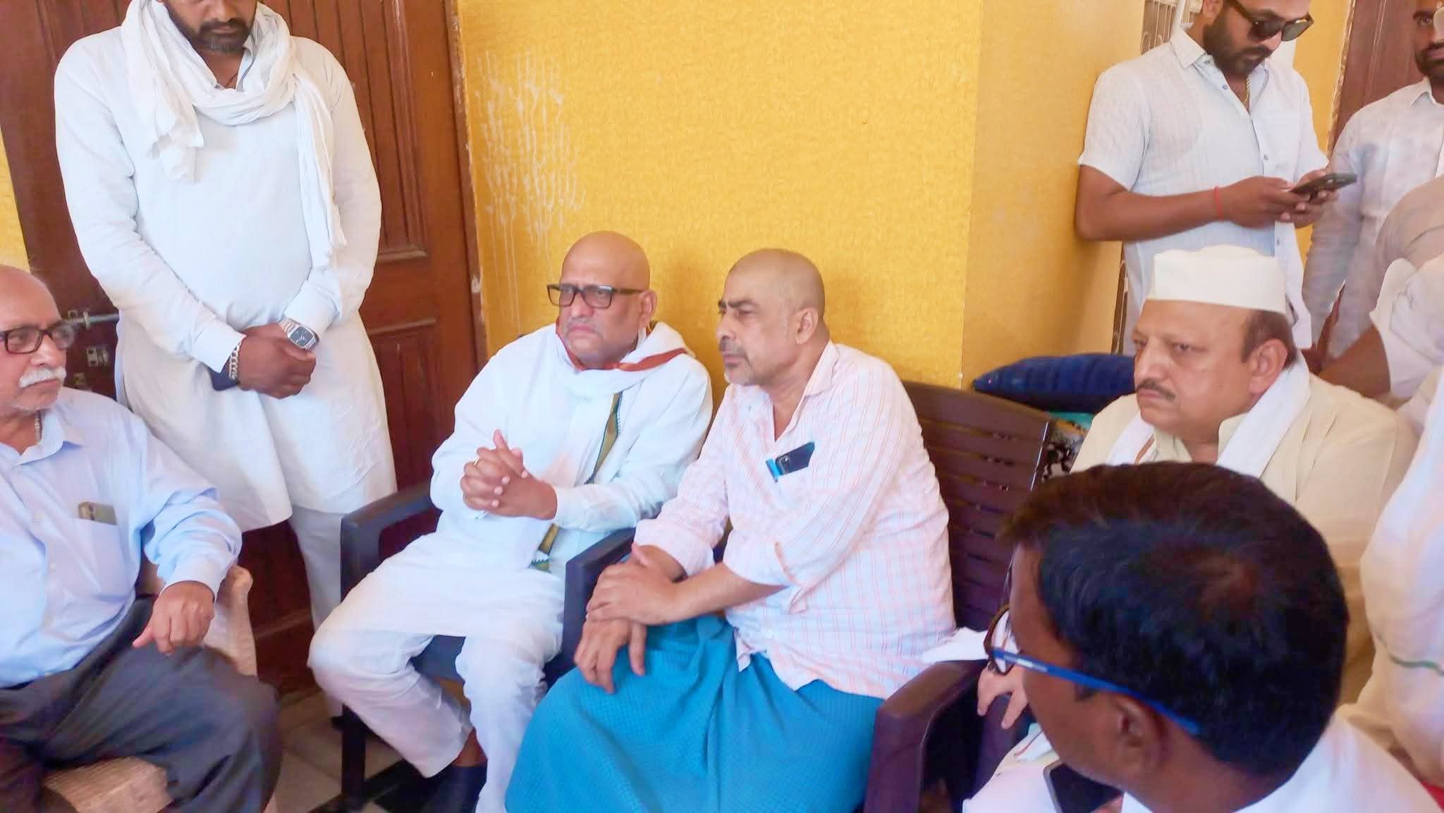 विनीत राय हत्याकांड: यूपी में 'भयमुक्त सरकार' के दावों का निकला जनाजा! कांग्रेस अध्यक्ष अजय राय का सीएम योगी पर सीधा वार&ndash; "नहीं संभल रही सत्ता, तो लौट जाएं मठ"