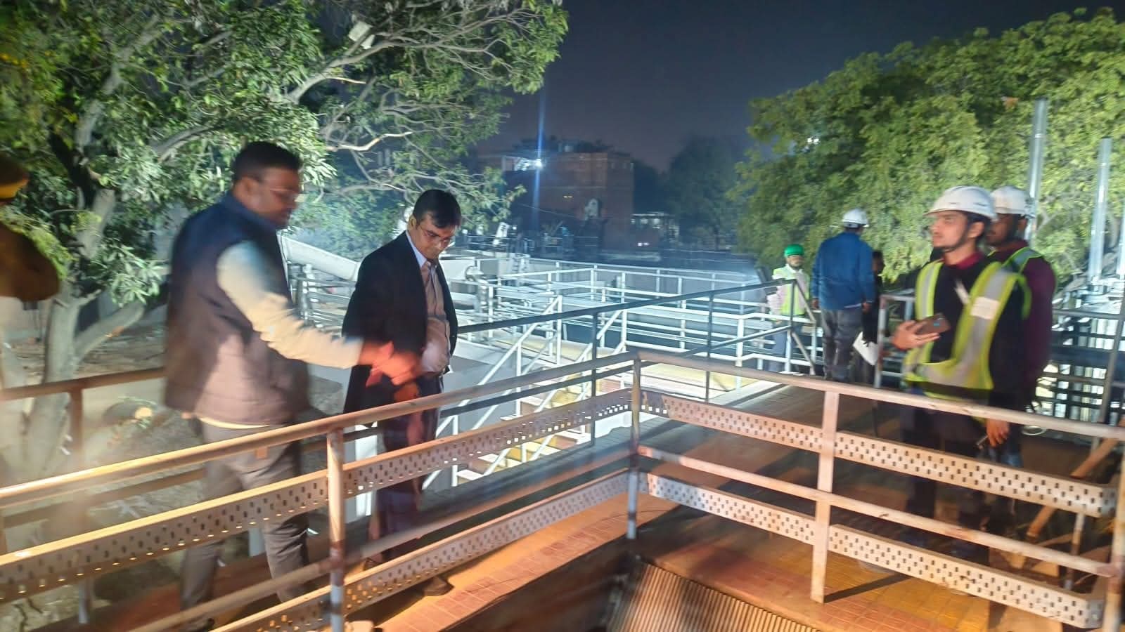 DM सत्येंद्र कुमार का औचक प्रहार; लापरवाह अफसरों को 10 दिन का 'अल्टीमेटम'