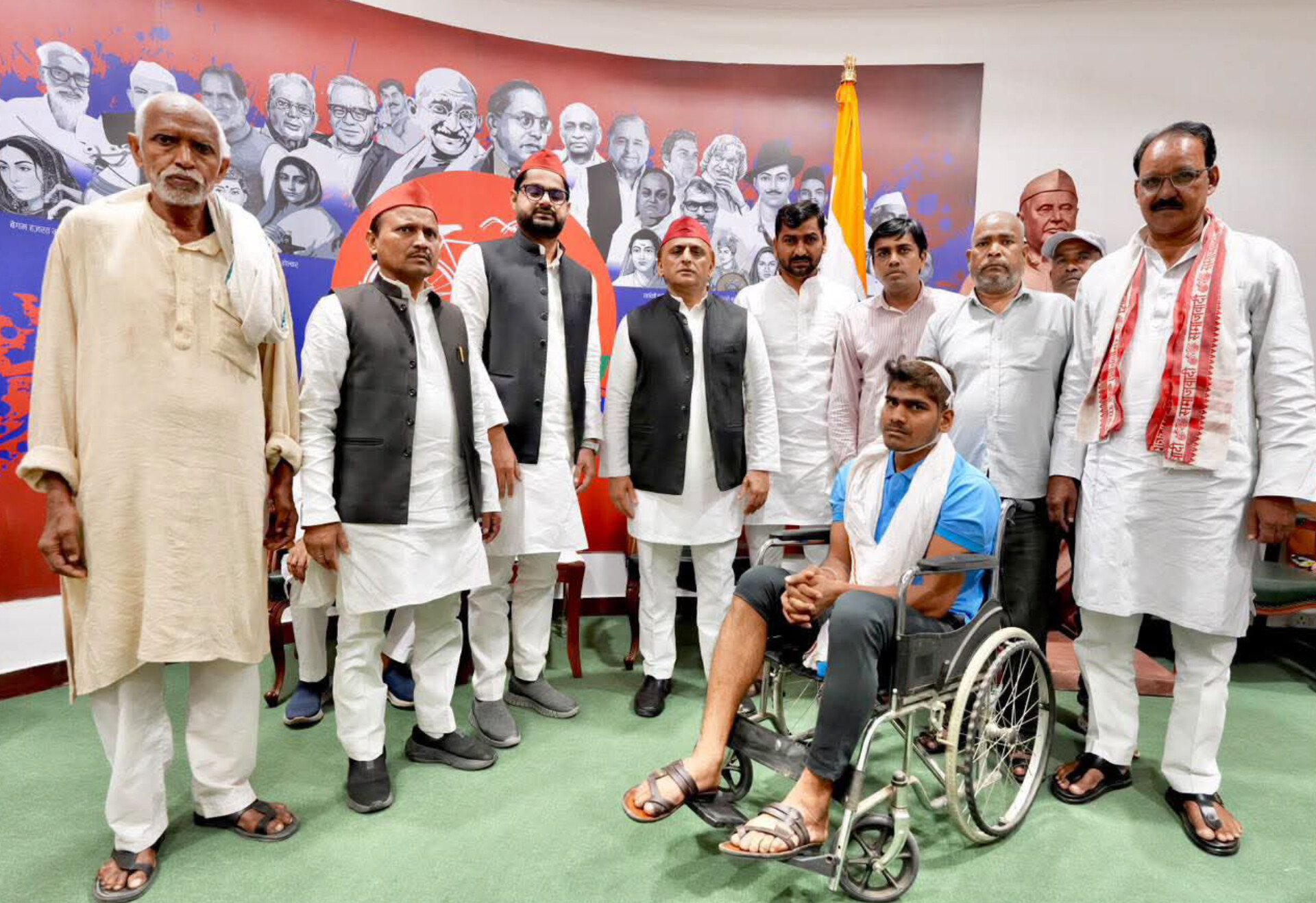 CISF जवान पर जानलेवा हमला, अखिलेश यादव के एक्शन  में