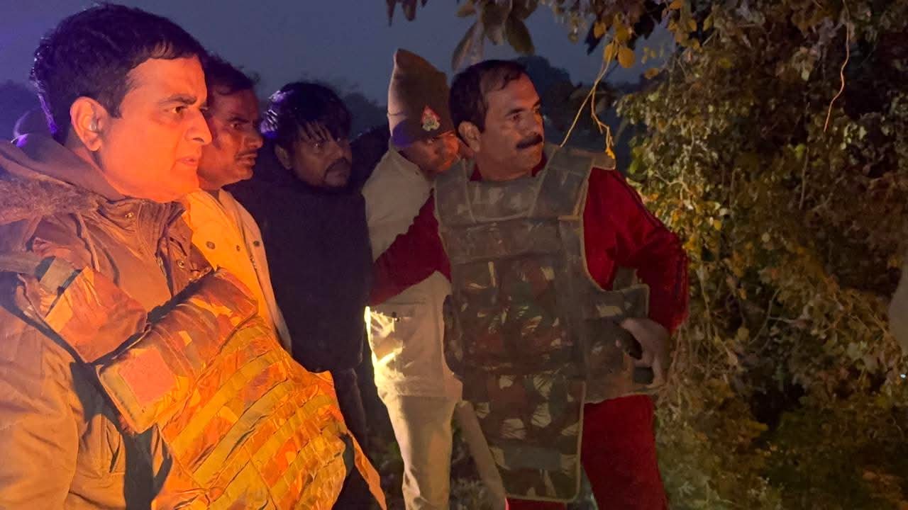 पुलिस मुठभेड़ में शातिर गो-तस्कर घायल/गिरफ्तार, 37 गोवंश और अवैध हथियार बरामद