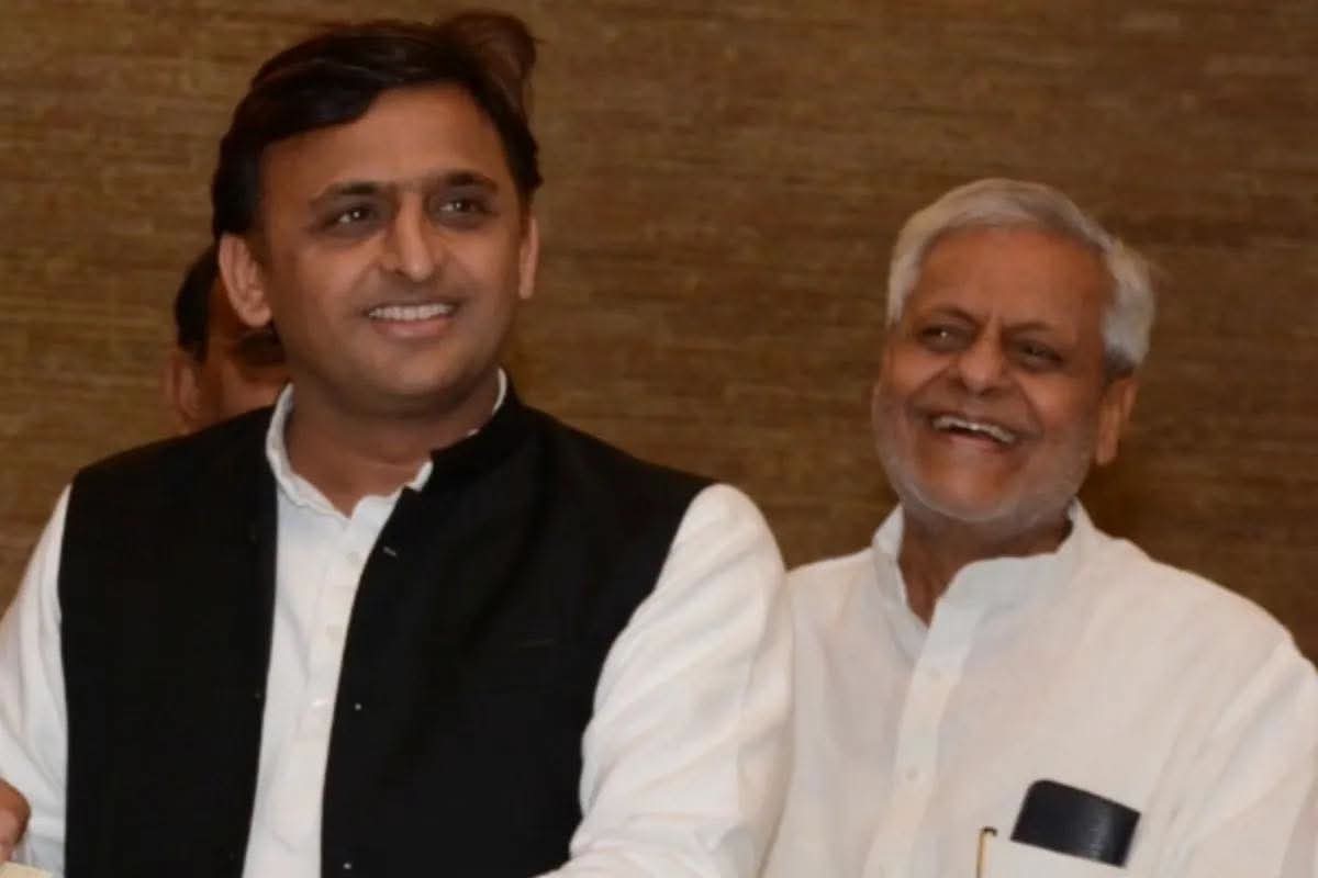 सपा के दिग्गज नेता राजेंद्र चौधरी को हार्ट अटैक, अस्पताल पहुंचे अखिलेश; लोहिया संस्थान रेफर
