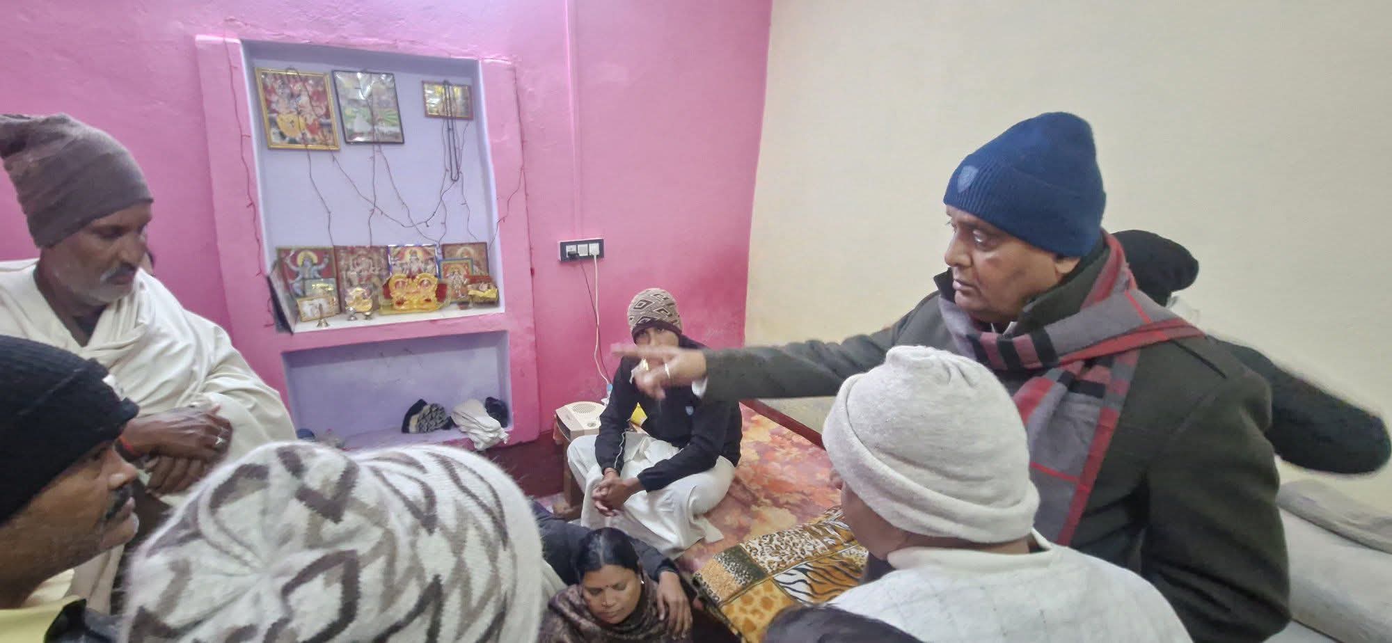 तिहरे हत्याकांड से दहला गहमर: विधायक ओमप्रकाश सिंह ने बंधाया ढांढस, पुलिस मुठभेड़ में दो इनामी शूटर गिरफ्तार