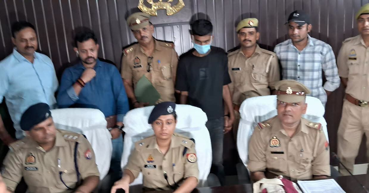 सारनाथ पुलिस का बड़ा धमाका: सीरियल चोर 'चीकू' गिरफ्तार, लाखों का माल और ₹67 हजार नकद बरामद