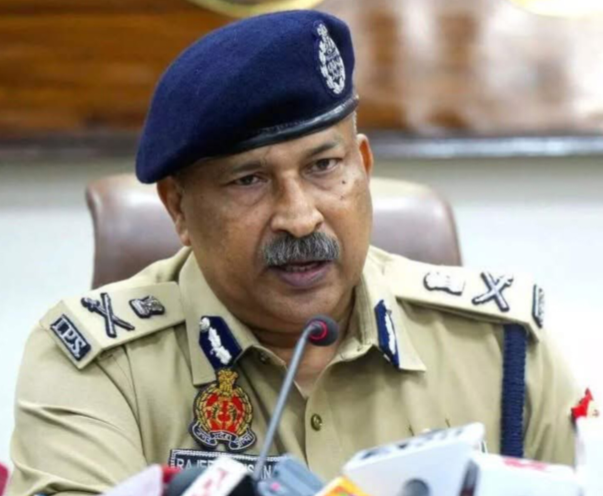 DGP राजीव कृष्णा का 'हंटर' चला, पुलिस महकमे में मचा हड़कंप! 5 थानेदार नपे, 2 CO पर भी गिरी गाज