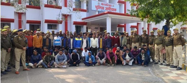 सोनभद्र पुलिस का बड़ा प्रहार: 24 घंटे के विशेष अभियान में 98 वारंटी गिरफ्तार