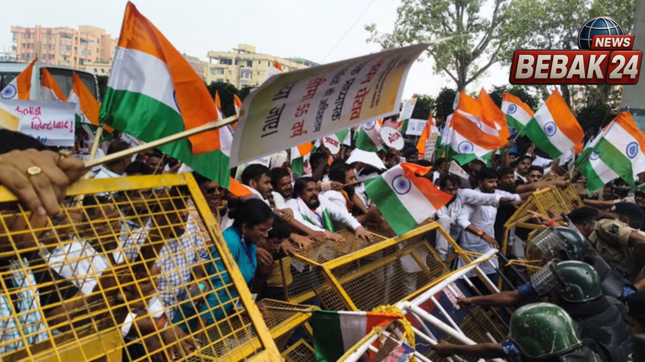 बिहार में फिर अभ्यर्थियों का हंगामा: असिस्टेंट प्रोफेसर अभ्यर्थियों का लोकभवन मार्च, बैरिकेडिंग तोड़ी; बेली रोड पर पुलिस से झड़प