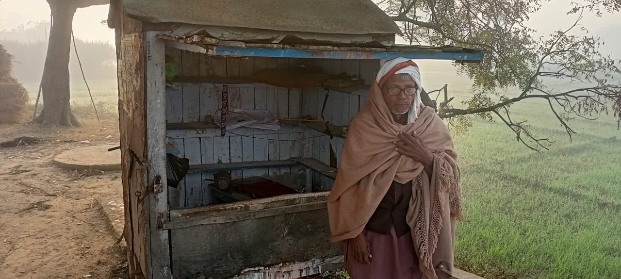 दिव्यांग दुकानदार की गुमटी तोड़कर हजारों की चोरी