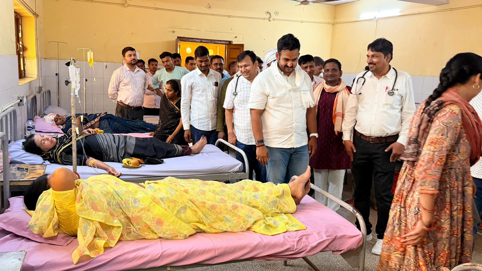 मोहम्मदाबाद में 'एक पेड़ माँ के नाम', युवाओं ने संभाली कमान,  योगी के जन्मदिन पर मरीजों की सेवा में जुटे पीयूष राय