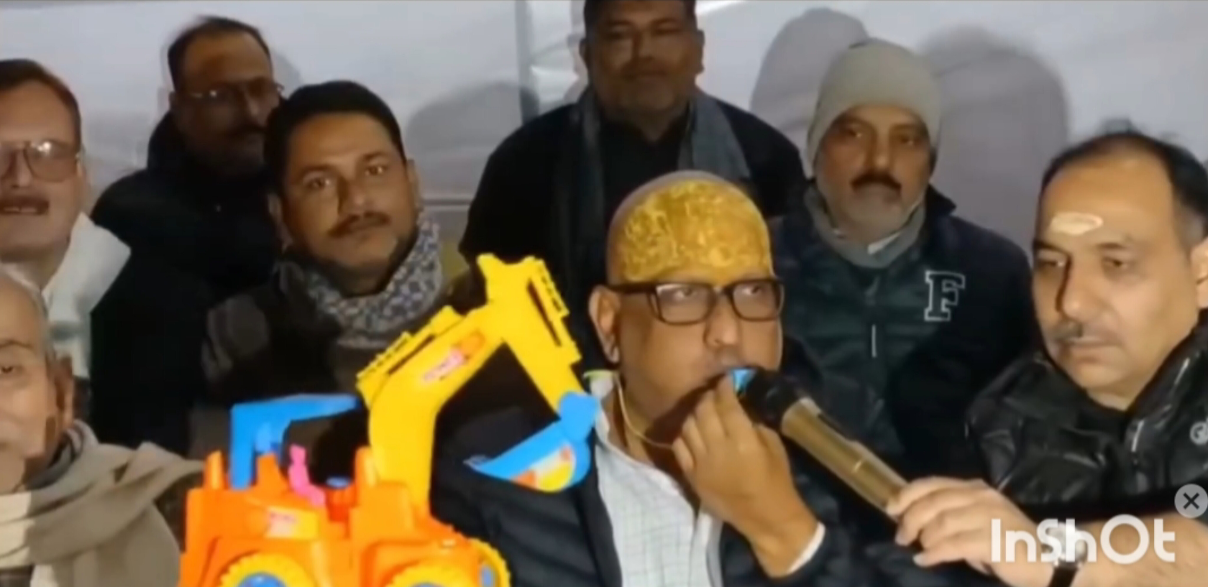 ​अमिताभ की पेशी पर 'सियासी शोर', अजय राय ने सीटी बजाकर सरकार को घेरा