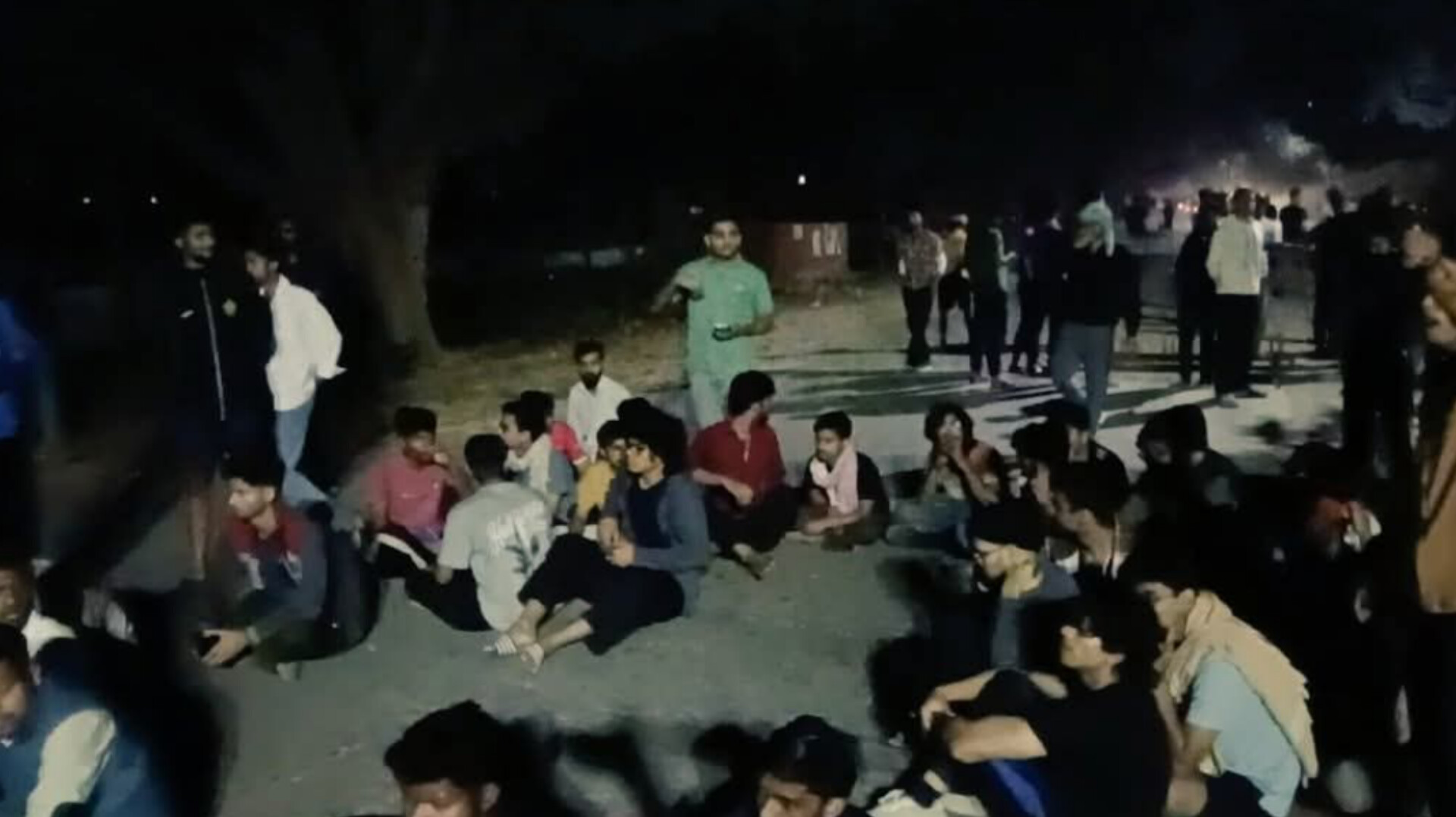 BHU बना जंग का अखाड़ा: बिरला हॉस्टल पर ताबड़तोड़ फायरिंग, क्या सो रहा है प्रशासन?