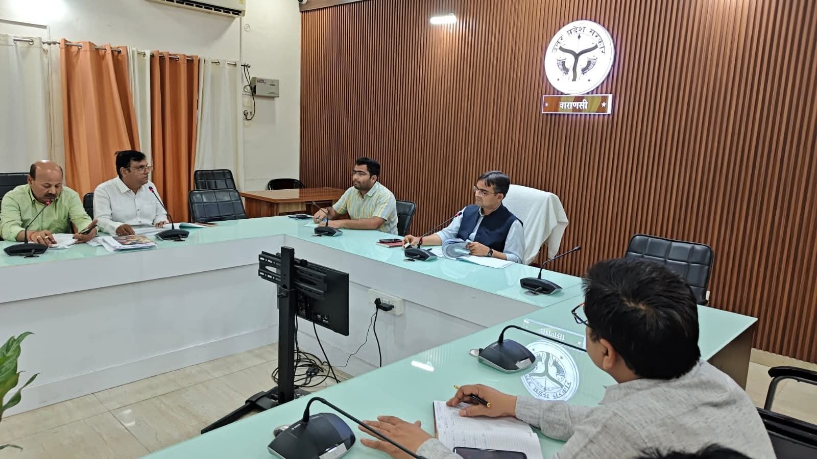 DM सत्येन्द्र कुमार का 'हंटर' चला: गौशालाओं में लापरवाही की तो खैर नहीं!