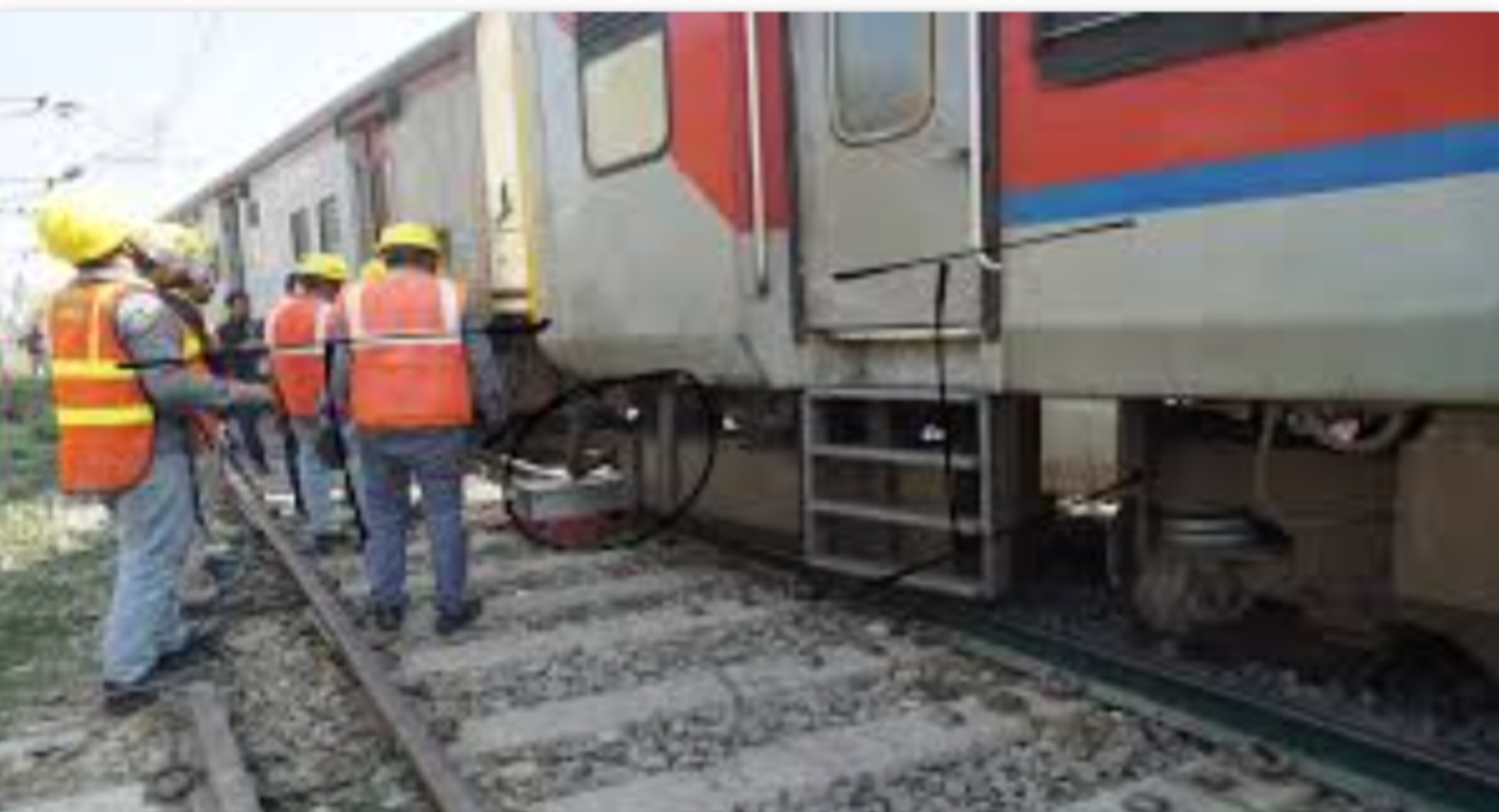 शिवगंगा एक्सप्रेस की बोगियां पटरी से उतरीं, रेलवे महकमे में मचा हड़कंप!