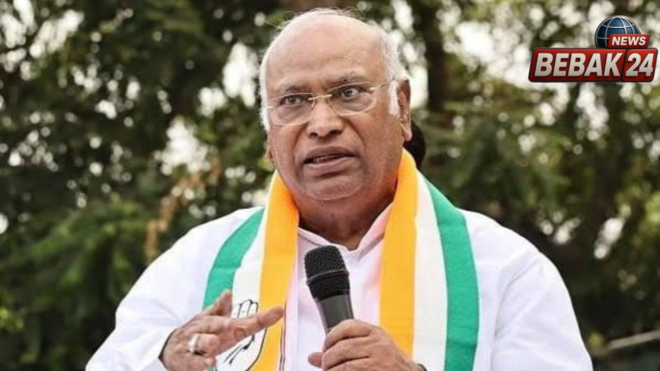 खरगे का आरोप, देश में अघोषित आपातकाल जैसे हालात