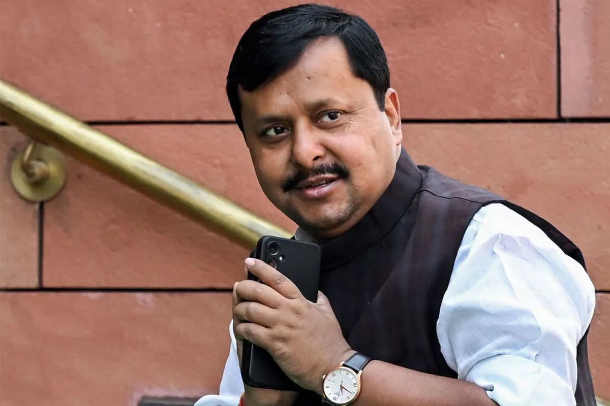 &lsquo;अराजकतावादी सोच वाले हैं राहुल गांधी, हिम्मत है तो पहले दें इस्तीफा&rsquo;- वाराणसी में बीजेपी राष्ट्रीय अध्यक्ष नितिन नबीन का करारा प्रहार