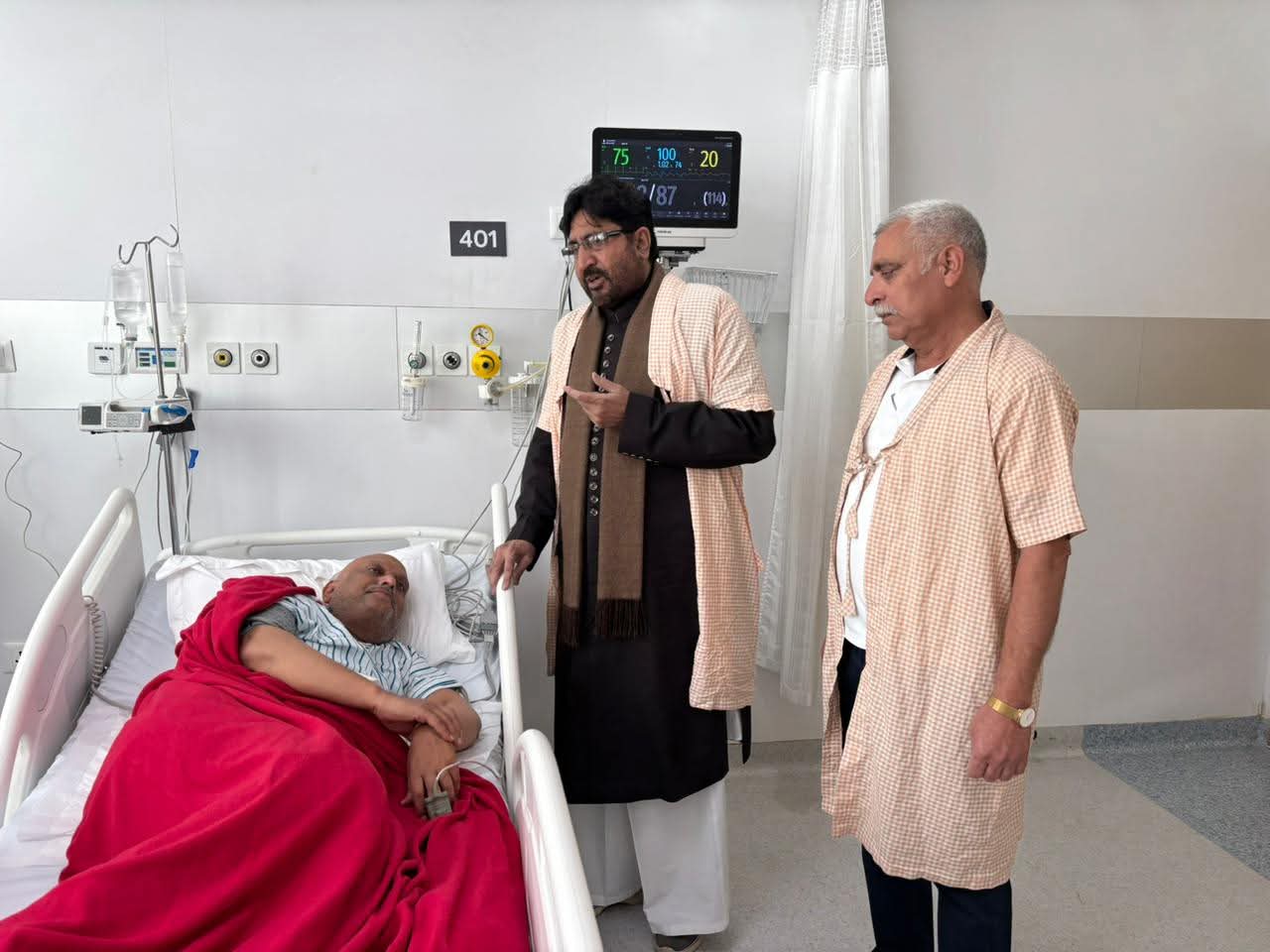 दुआओं के साये में लौटा 'काशी का योद्धा': मेदांता में उमड़ा धर्मगुरुओं का सैलाब, अजय राय के स्वस्थ होने से यूपी की सियासत में नई हलचल