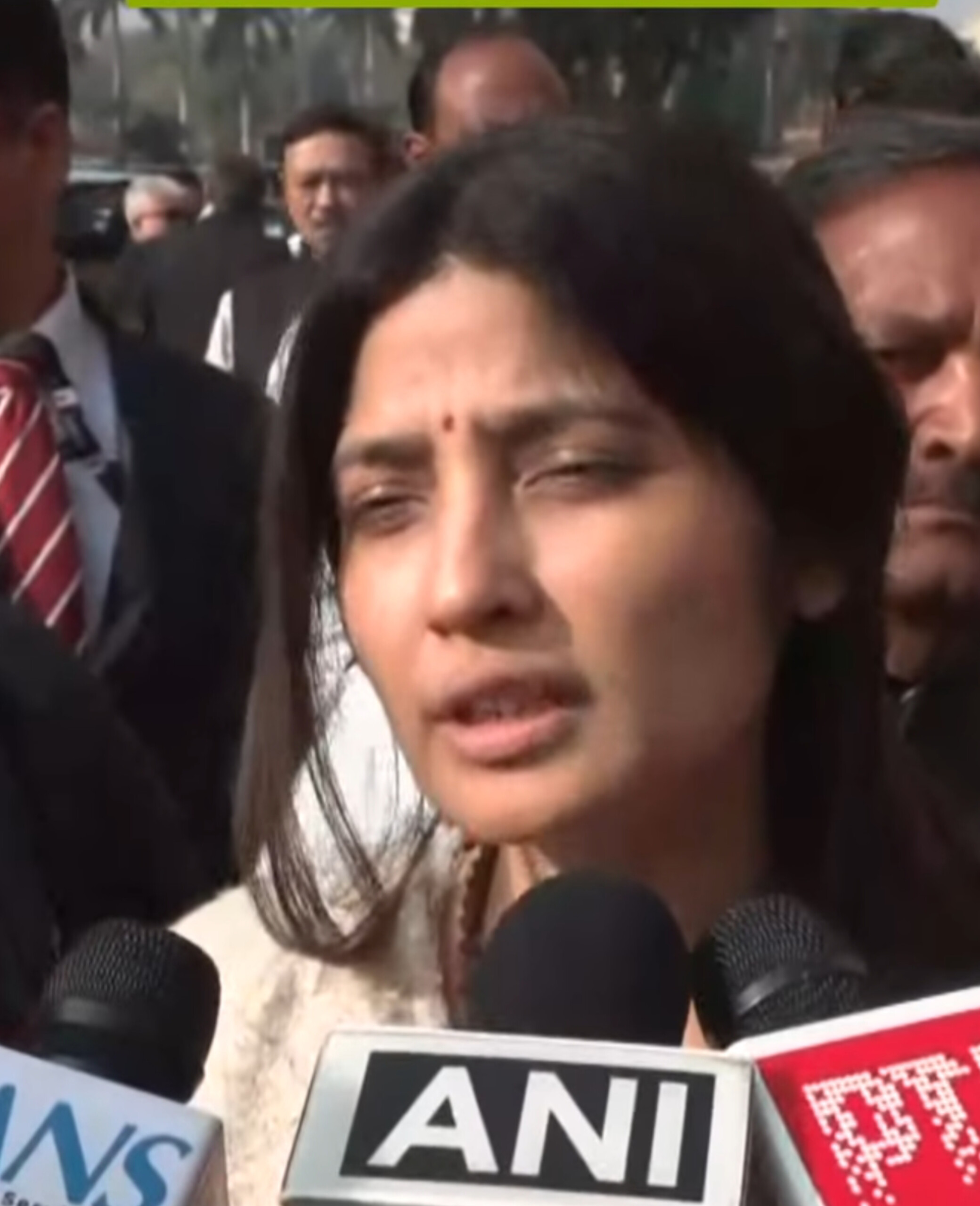 डिंपल का 'डंके की चोट' पर वार: "सरकार हमेशा से किसान-विरोधी, विदेशियों के आगे टेक दिए घुटने!"