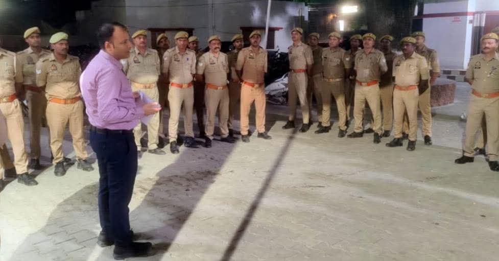 कानून का शिकंजा: आजमगढ़ में 4 दिनों तक चला मेगा चेकिंग अभियान, 500 गंभीर अपराधियों के घरों पर पुलिस की सामूहिक दबिश