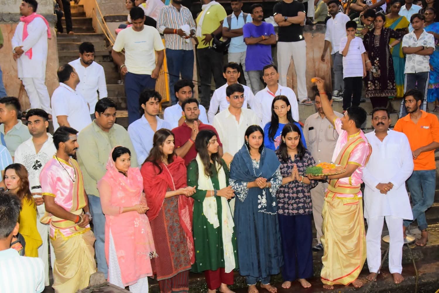 काशी की गंगा आरती देख भाव-विभोर हुईं अखिलेश यादव की बेटियां, टीना बोलीं- 'गंगा स्वच्छता हम सबकी जिम्मेदारी'