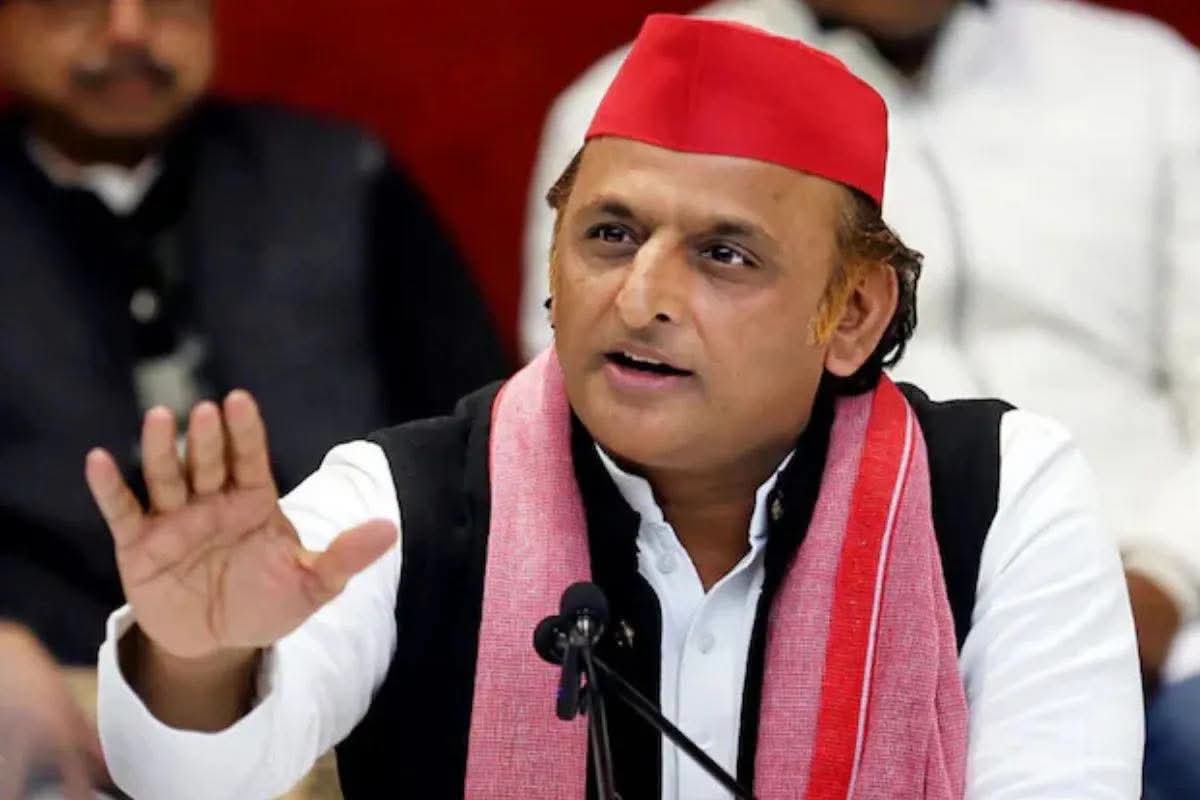 हाईकोर्ट की फटकार के बाद सियासी घमासान: अखिलेश यादव का भाजपा सरकार पर करारा हमला, कहा&mdash; &lsquo;भाजपा बनने चली थी सयानी, निपट गई उसकी कहानी&rsquo;