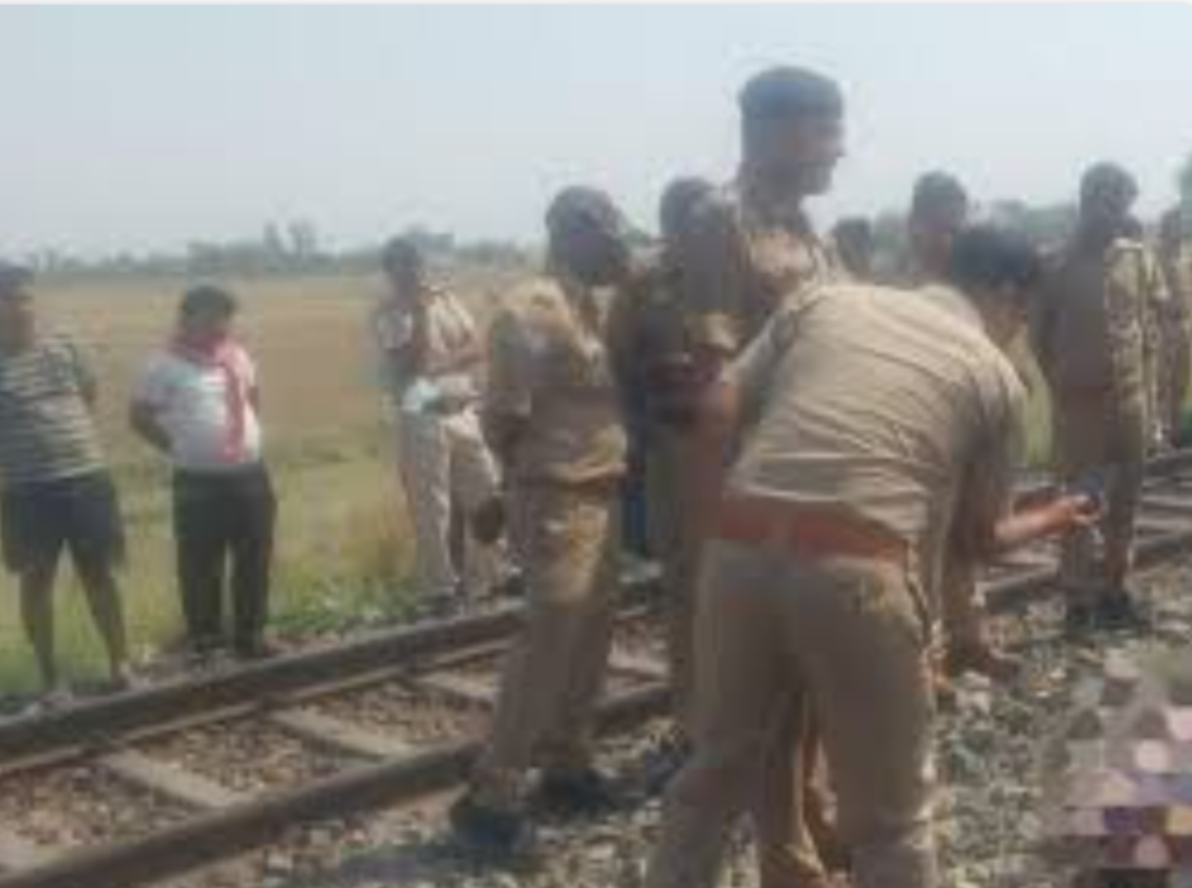 डीडीयू-ताड़ीघाट पैसेंजर बनी 'डेथ ट्रेन': चलती बोगी में सटाकर मारी गोली, लाश फेंककर बदमाश फरार!