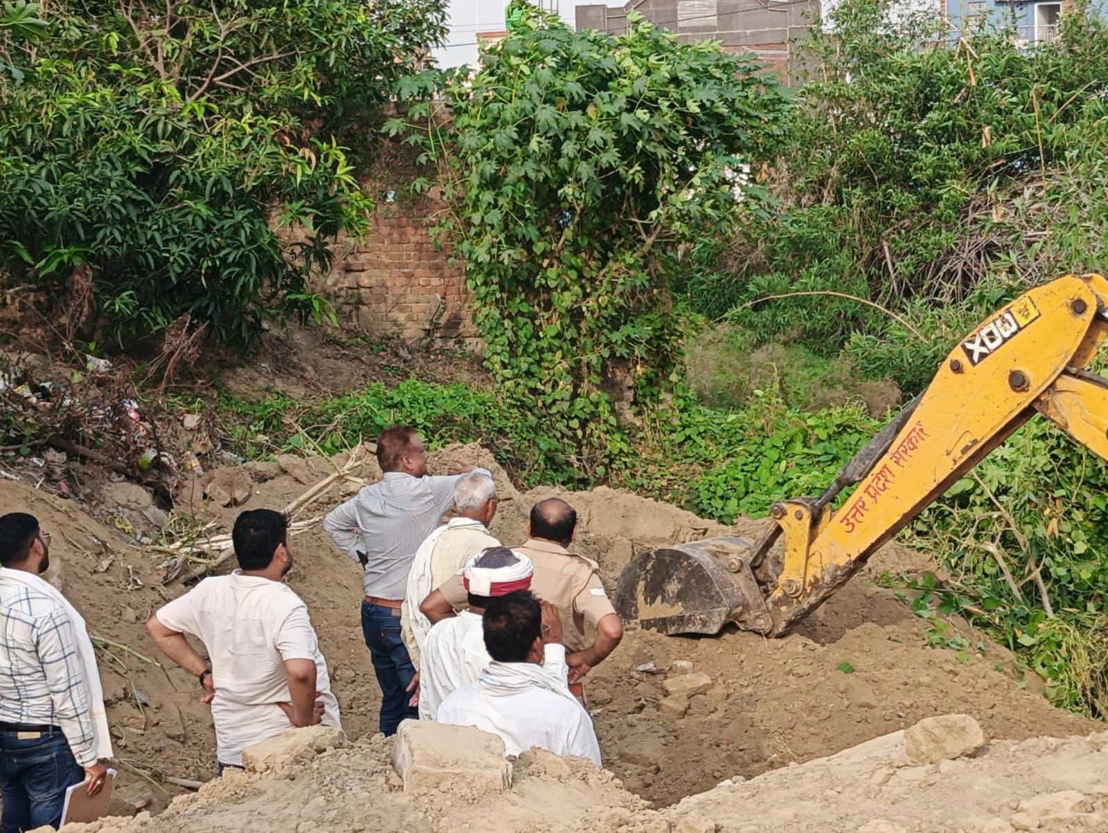 बुलडोजर एक्शन: जसदेवपुर में हाईकोर्ट के आदेश पर हटा अवैध अतिक्रमण, तालाब की जमीन कब्जामुक्त