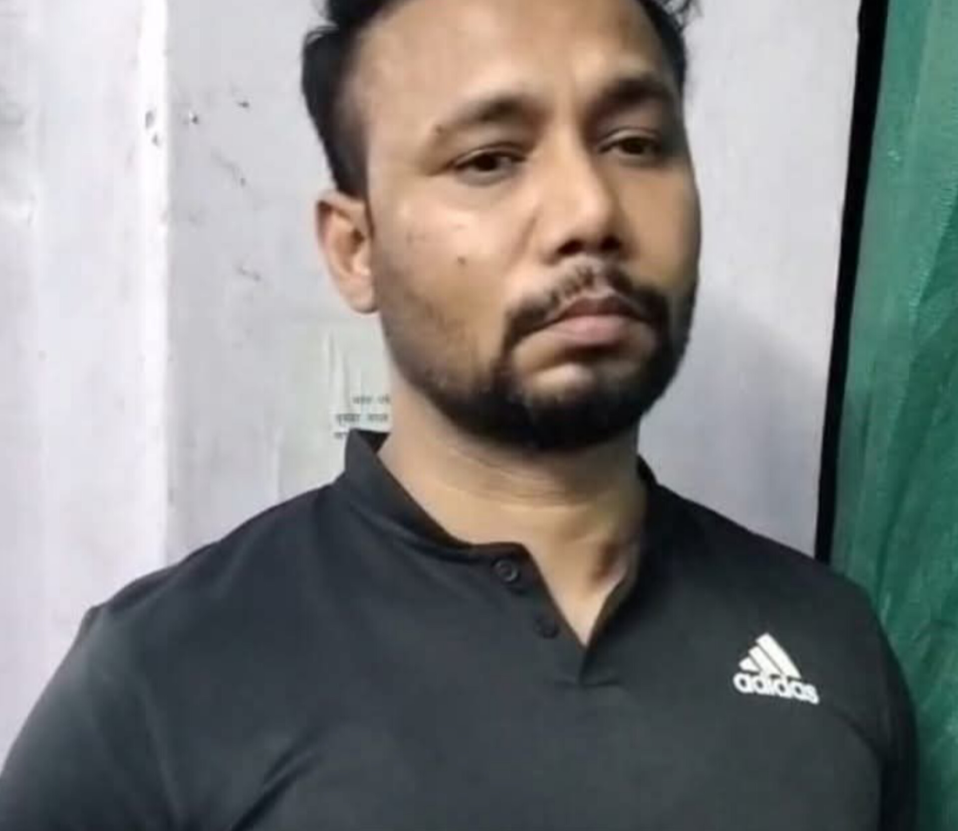 खाकी की आड़ में 'ठगी का सुल्तान': वाराणसी में फर्जी आर्मी ऑफिसर गिरफ्तार