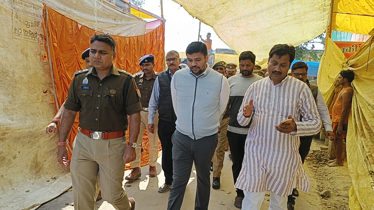 डीएम और एसपी ने महाहर धाम में कसी कमर, व्यवस्थाओं का लिया जायजा