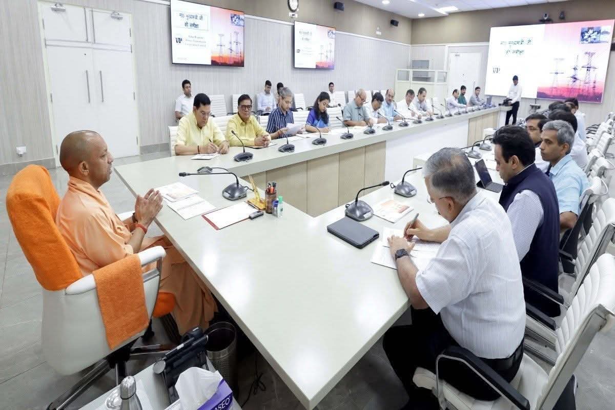 मुख्यमंत्री योगी आदित्यनाथ का सख्त रुख: उत्तर प्रदेश में निर्बाध बिजली आपूर्ति सुनिश्चित करने के कड़े निर्देश