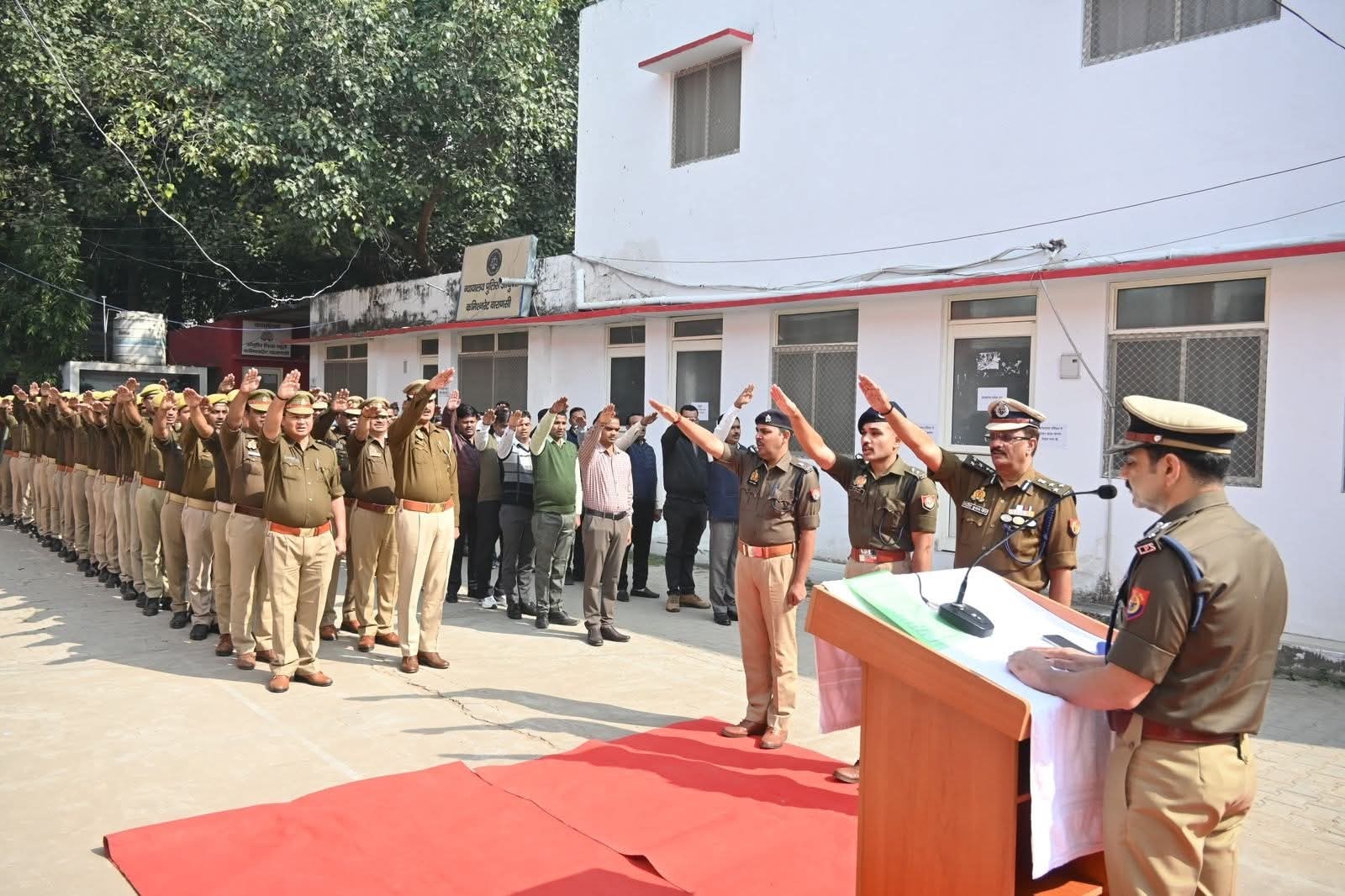 पुलिस आयुक्त मोहित अग्रवाल ने संविधान दिवस पर दिलाई निष्ठा की शपथ, 'हम भारत के लोग' के प्रति जताई प्रतिबद्धता