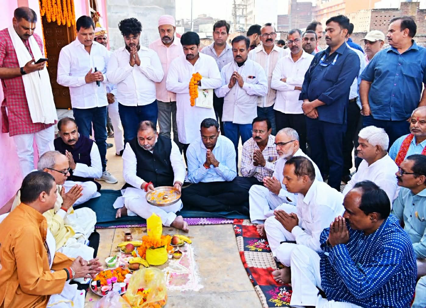 45 लाख से होगा बलिया के प्राचीन चित्रगुप्त मंदिर का कायाकल्प, परिवहन मंत्री ने किया शिलान्यास