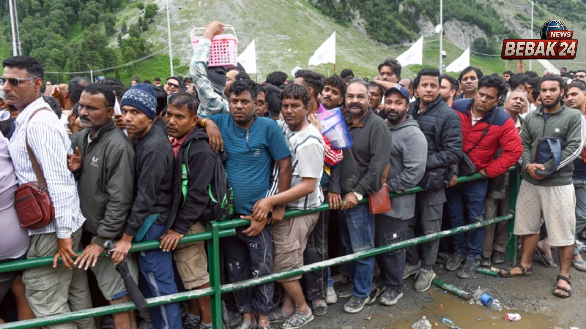 हर-हर महादेव के जयघोष से गूंजी घाटी: कड़े सुरक्षा घेरे में अमरनाथ यात्रा शुरू, पहला जत्था पवित्र गुफा की ओर रवाना