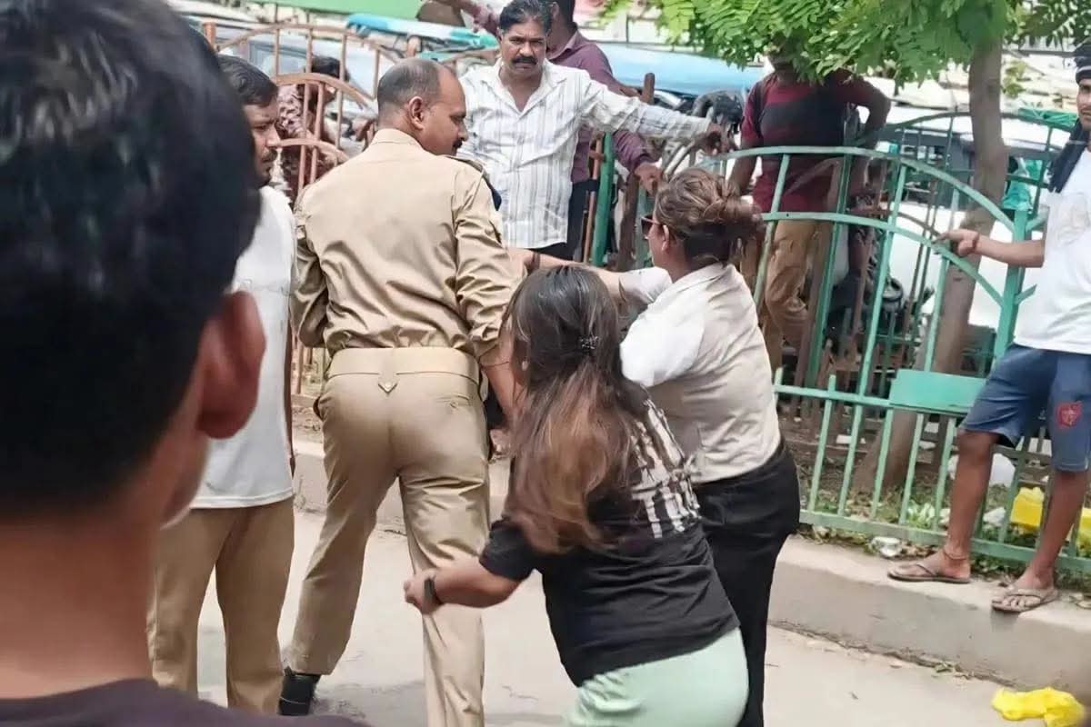 वर्दी पर दबंगई भारी: उन्नाव में ऑन-ड्यूटी होमगार्ड को पीटने वाला ई-रिक्शा चालक और दो बहनें सलाखों के पीछे