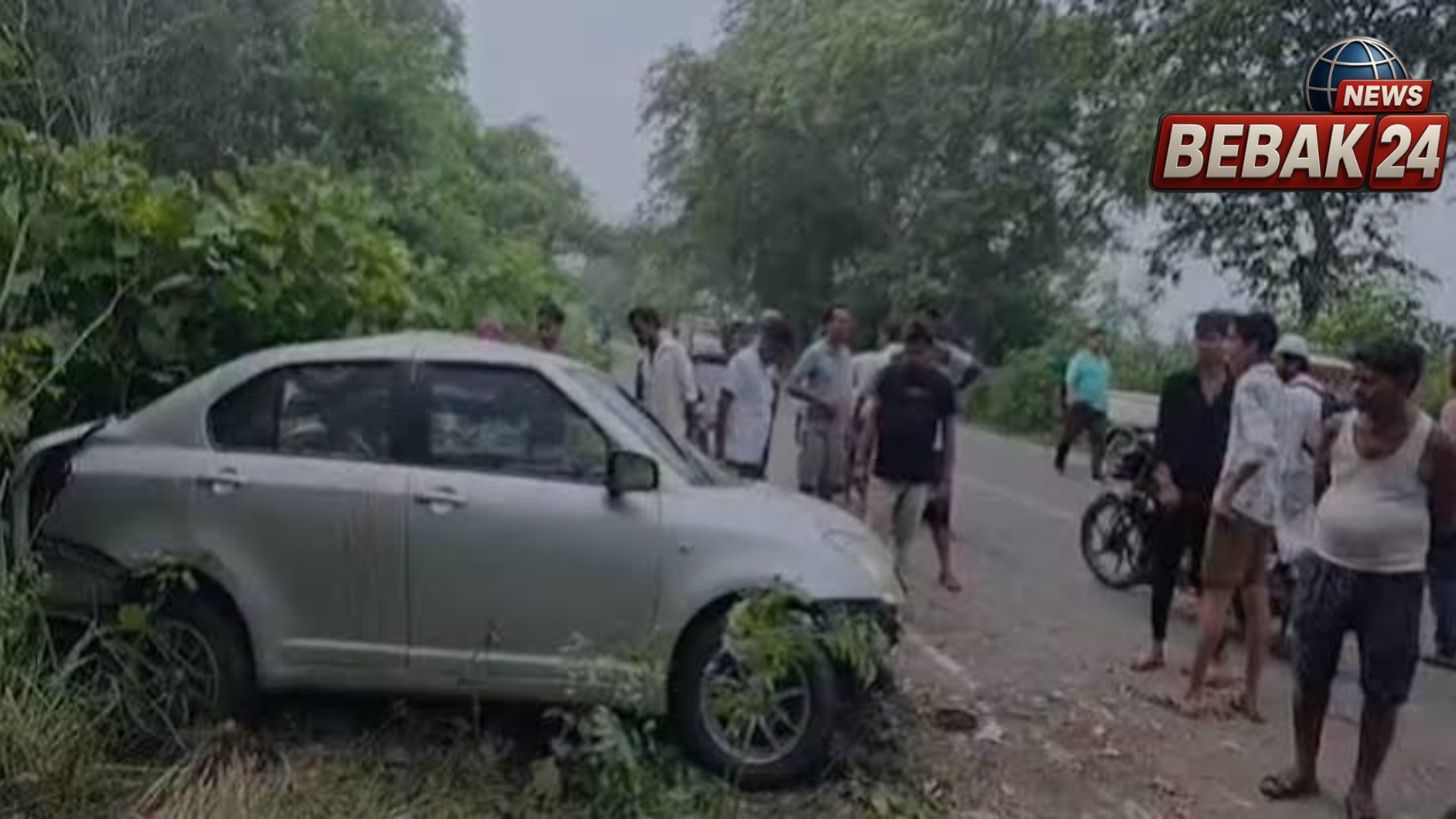 आजमगढ़ में दर्दनाक हादसा: पेड़ से टकराकर पलटी कार, 3 युवकों की मौत; 6 घायल