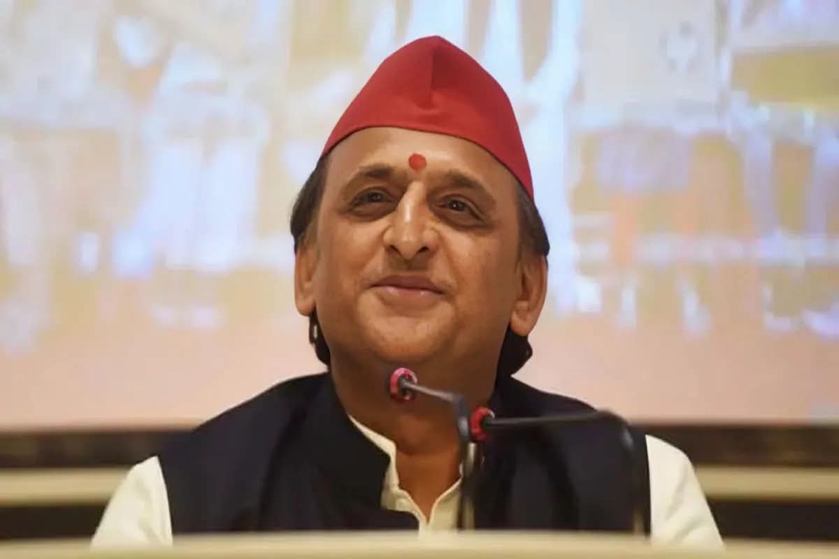 विदेशी पर्यटकों के सामने 'पानी-पानी' हुआ काशी का विकास मॉडल: अखिलेश यादव