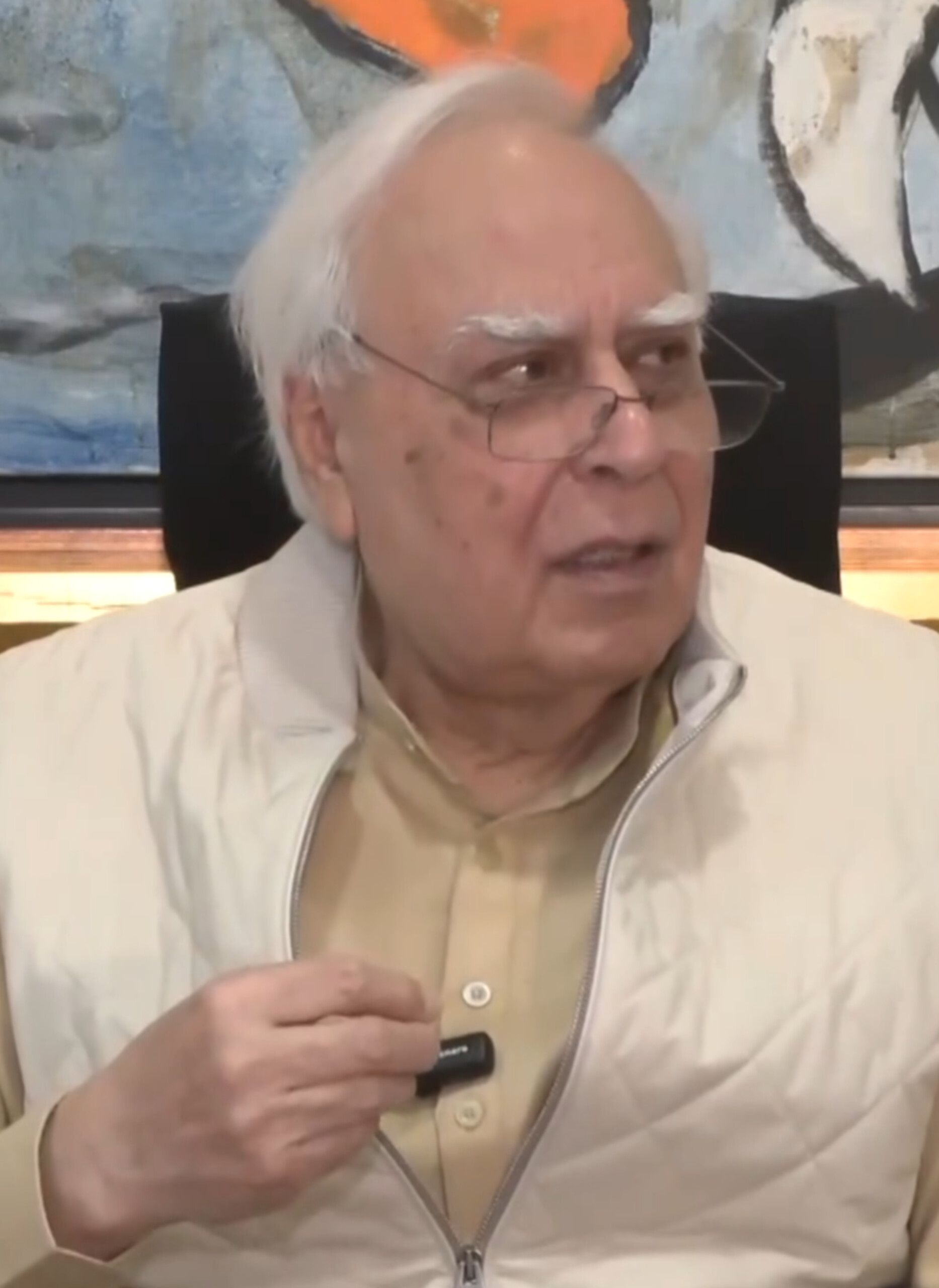 नेहरू के भूमि सुधार बनाम आज का दौर: सिब्बल ने चुनाव आयोग को घेरा, तो नीति पर उठे सवाल